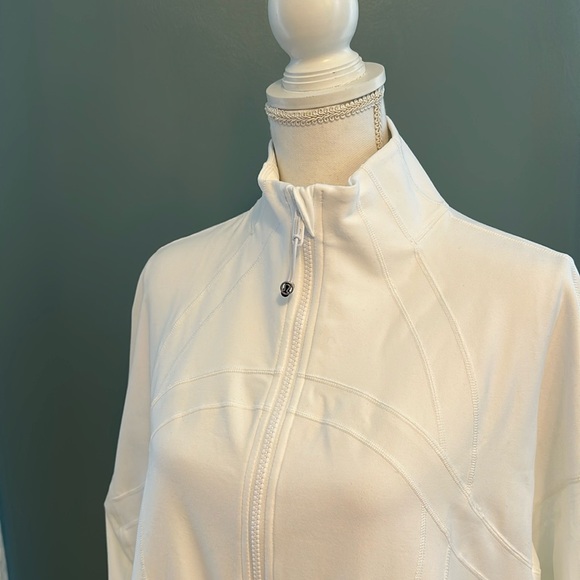 NEW w/tags - lululemon Define Relaxed-fit Jacket *Luon *FLASH SALE* - Picture 3 of 10